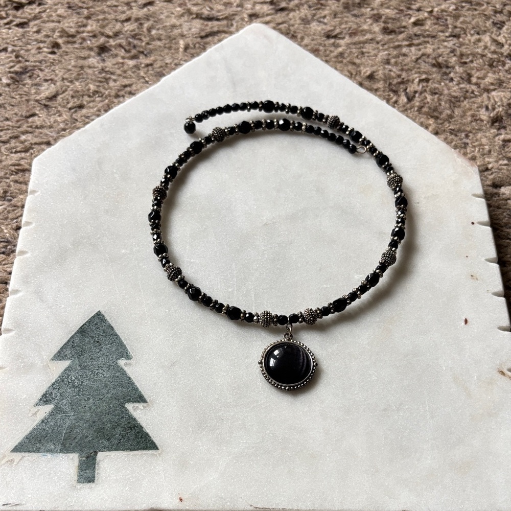 Black Beaded Pendant Necklace - Elegant Women's Jewelry